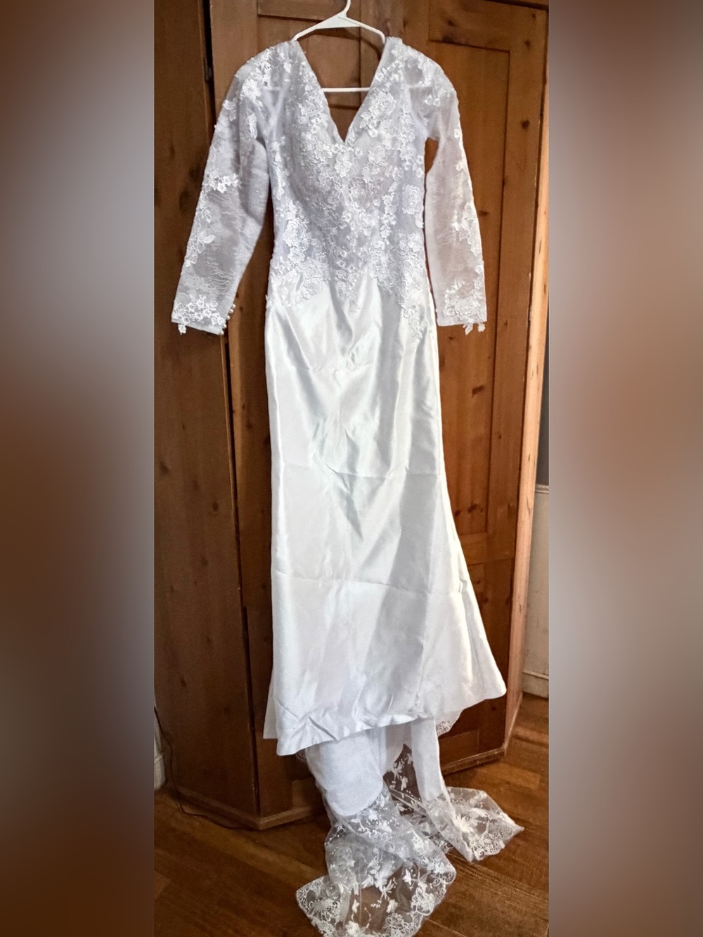 Elegant White Lace Bodice Long Sleeve Wedding Dress